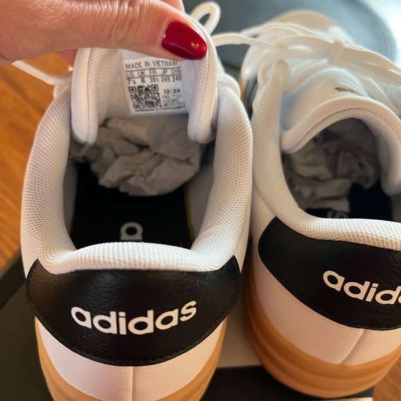 Women’s 7.5 Adidas Court Platform Samba Sneakers! - Picture 5 of 10